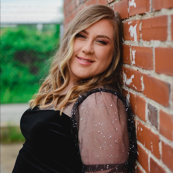 Meet your Posher, Michelle - Picture 2 of 2